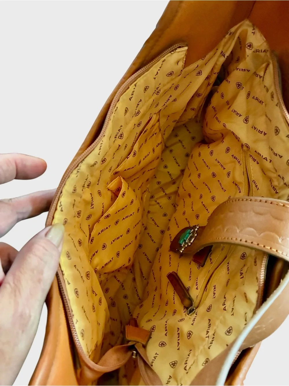 Ariat Southwestern Pattern Tan Leather-Trim Shoulder Bag w fringe Large tooled